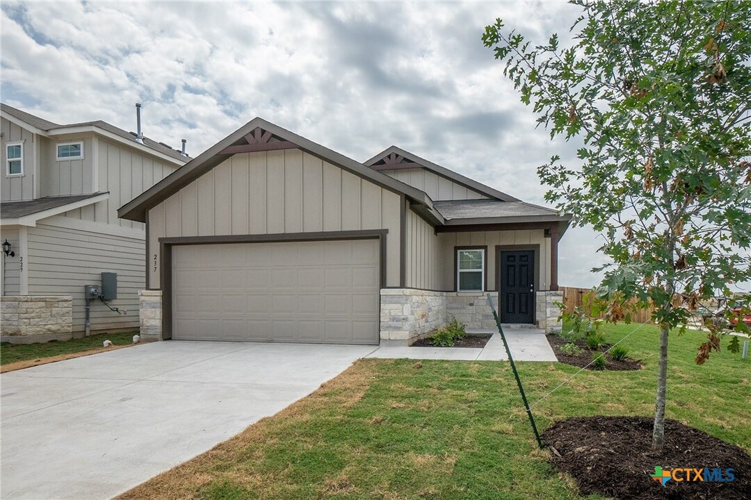 237 Yellowbark St in Hays, TX - Building Photo