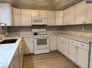 3930 University Center Dr, Unit 302 in Las Vegas, NV - Building Photo - Building Photo