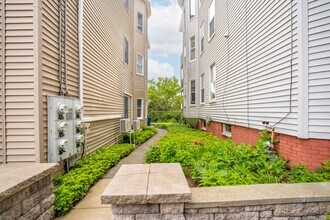 20 Sheridan St, Unit 2 in Portland, ME - Building Photo - Building Photo