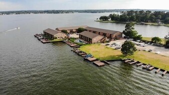 801 River Rd, Unit 1 in Montgomery, TX - Building Photo