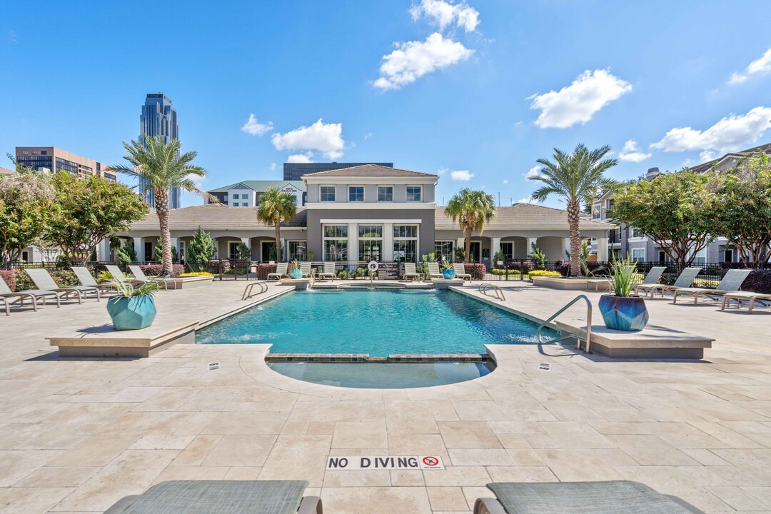 Gables Metropolitan Uptown in Houston, TX - Foto de edificio