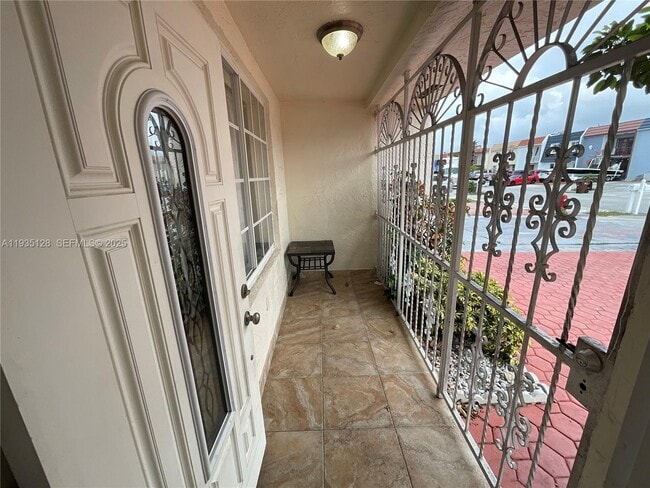 895 W 79th Pl in Hialeah, FL - Building Photo - Building Photo