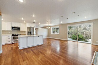 679 Clay St in Ashland, OR - Building Photo - Building Photo