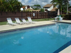 267 NE 201st Ter in Miami, FL - Building Photo - Building Photo