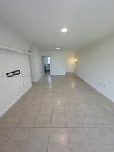 7660 SW 82nd St in Miami, FL - Building Photo - Building Photo