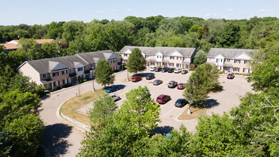 Kendall Ridge North in Kalamazoo, MI - Foto de edificio - Building Photo