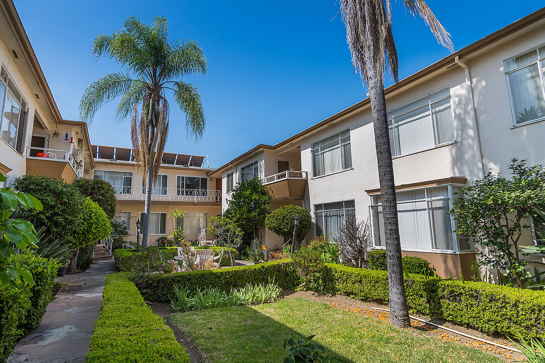 Franklin Palms in Los Angeles, CA - Foto de edificio