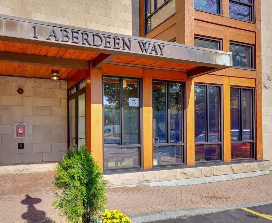 1 Aberdeen Way, Unit 107 in Cambridge, MA - Building Photo