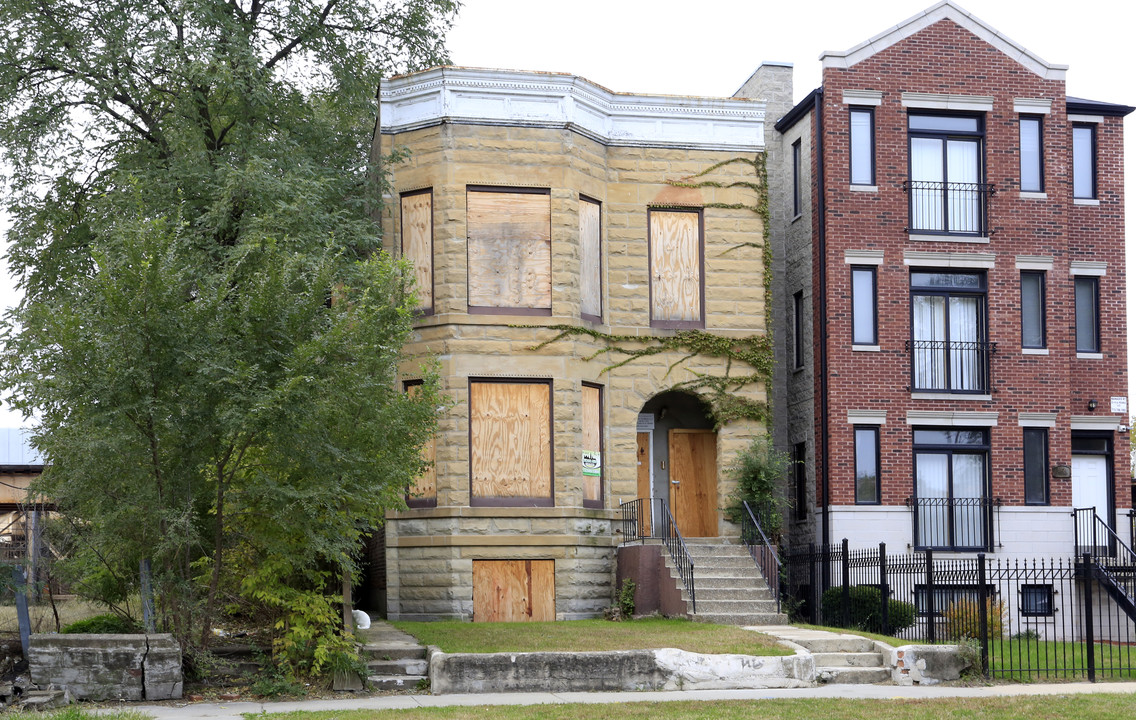 5906 S Calumet Ave in Chicago, IL - Building Photo