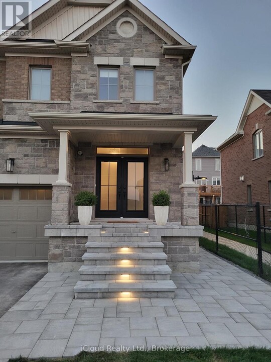 140 Courtney St in Bowmanville, ON - Building Photo