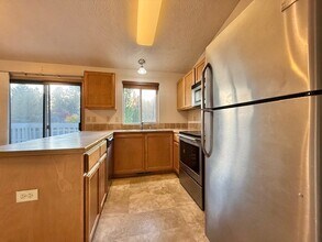 950 E Calkins Dr in Spokane, WA - Building Photo - Building Photo