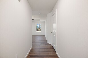 1325 W Maurice St in Bolivar, MO - Building Photo