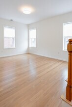 5 Davis Ave in Brookline, MA - Building Photo - Building Photo