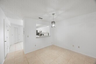 5100 Burchette Rd in Tampa, FL - Building Photo - Building Photo