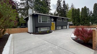 12230 95th Pl NE in Kirkland, WA - Building Photo