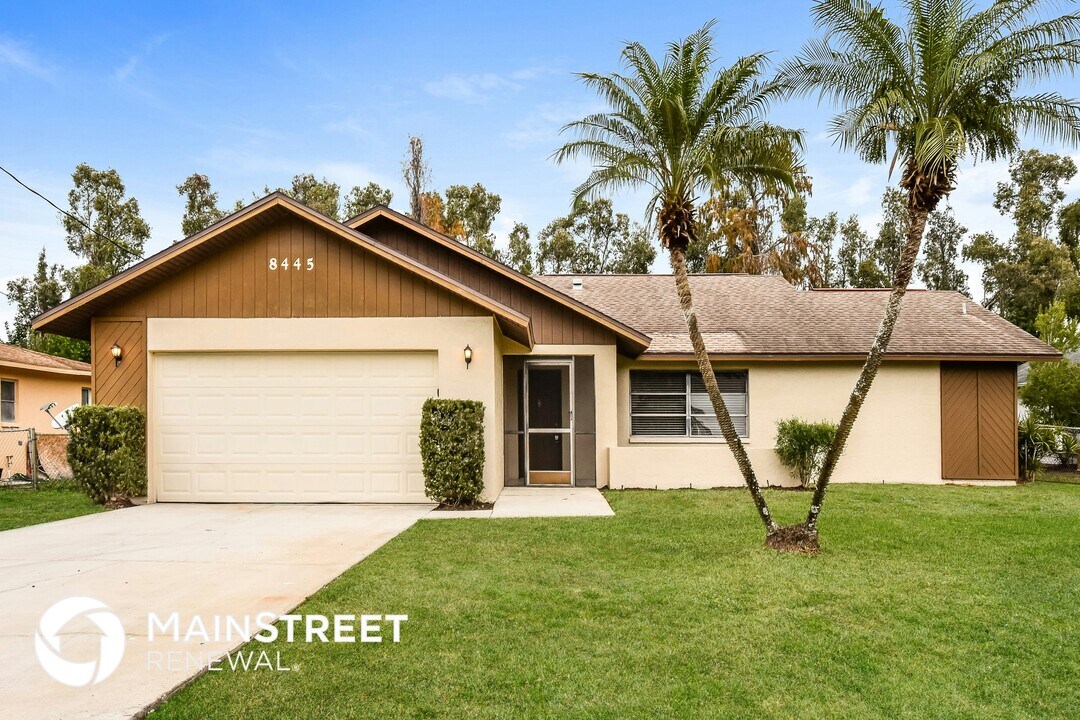 8445 Winged Foot Dr in Ft. Myers, FL - Building Photo