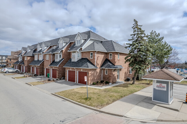 The Village Of Lindenview in Mississauga, ON - Building Photo - Primary Photo