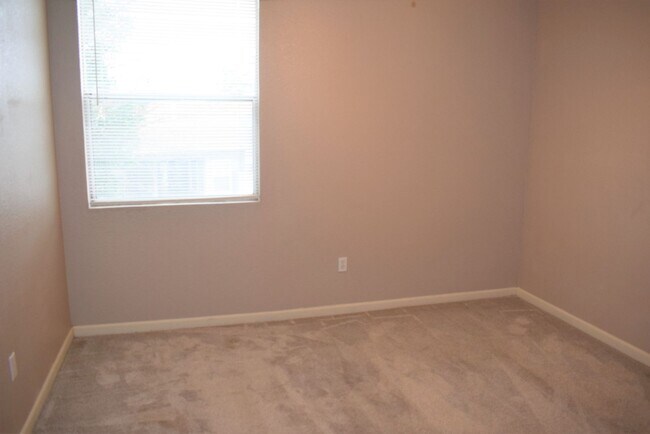 property at 5201 Laguna Oaks Dr