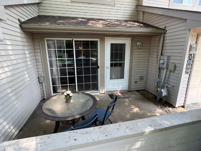 1049 Lovell Ln N in Roseville, MN - Building Photo - Building Photo