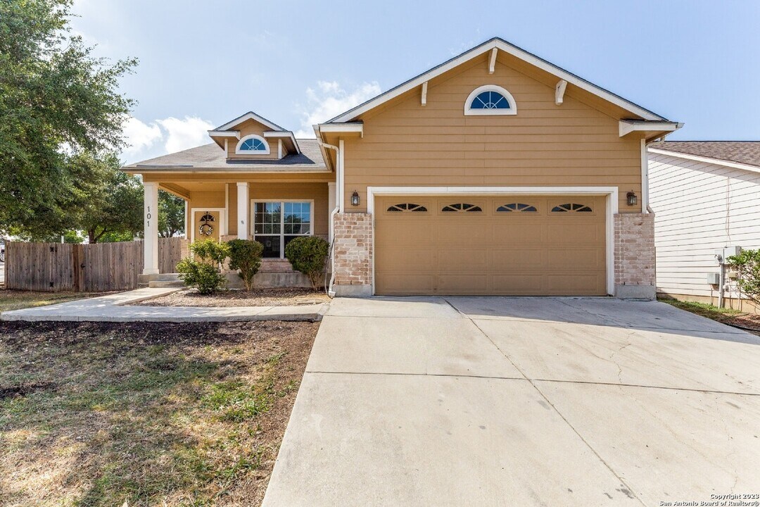 101 Cowboy Trail in Cibolo, TX - Building Photo