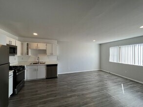 226 South Serrano in Los Angeles, CA - Building Photo - Interior Photo