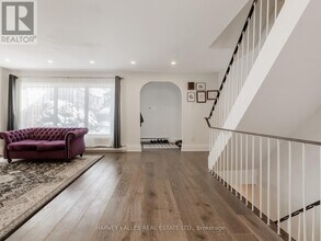 19 Coach Liteway in Toronto, ON - Building Photo - Building Photo