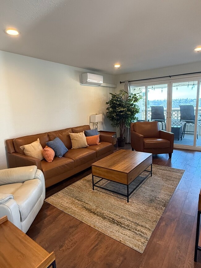 6338 Caminito Marcial in San Diego, CA - Foto de edificio - Building Photo
