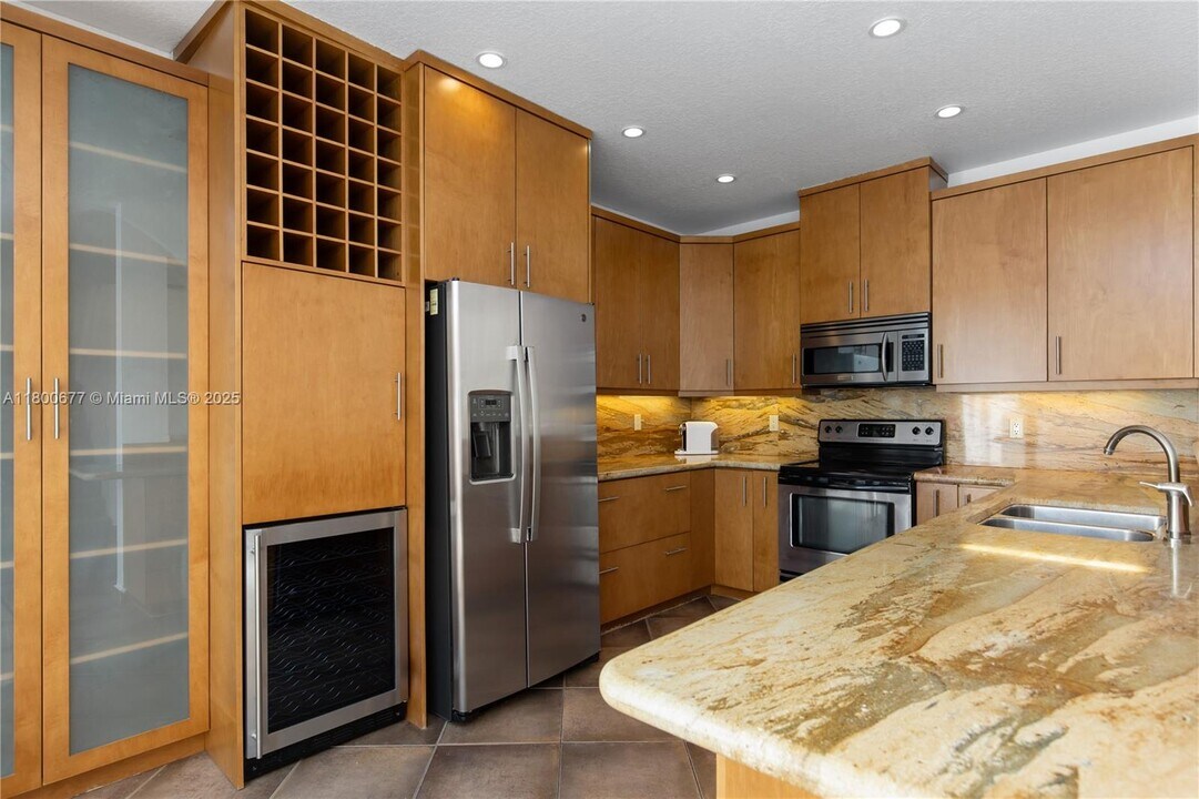 935 Corkwood St in Hollywood, FL - Building Photo
