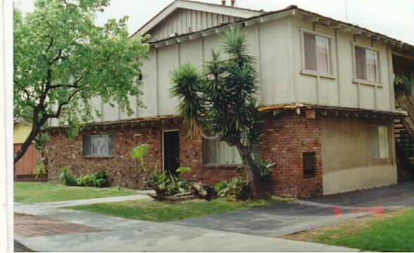 9235 San Carlos Ave in South Gate, CA - Building Photo