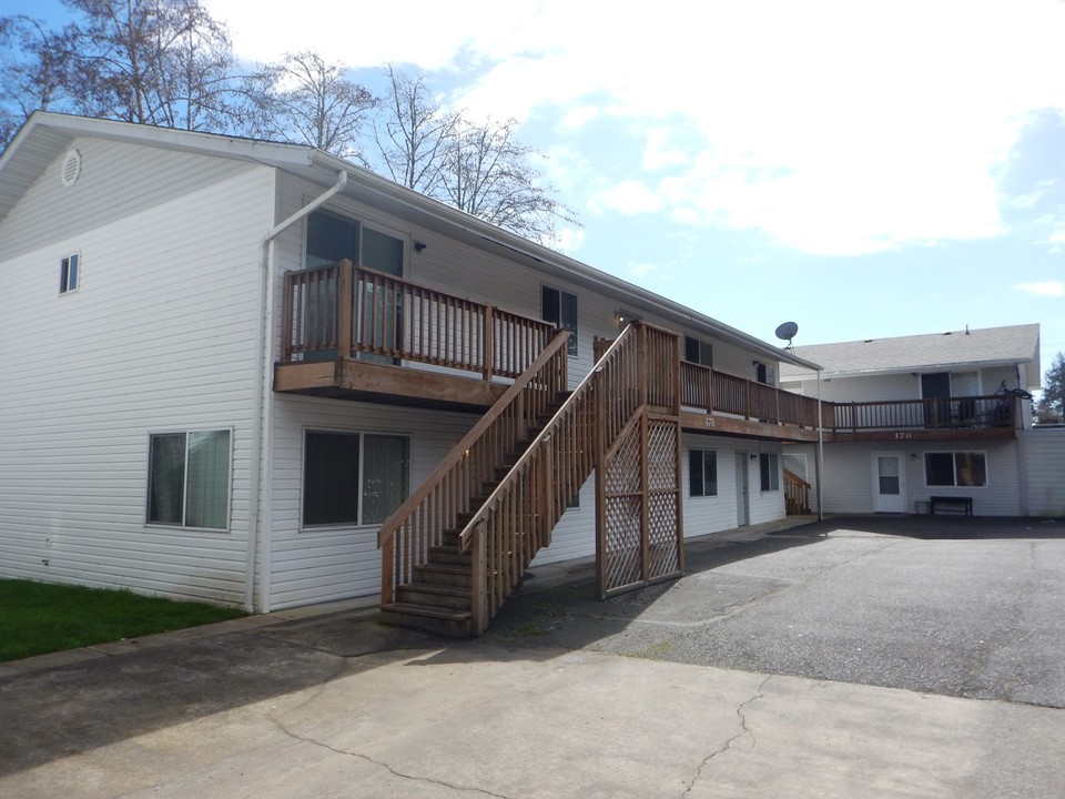 Sea West Apartments in Warrenton, OR - Building Photo