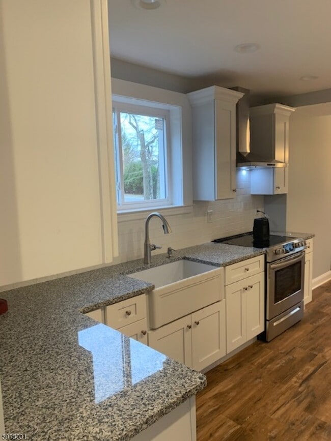 186 Horseneck Rd in Fairfield, NJ - Building Photo - Building Photo