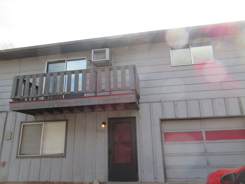 221 Columbia Rd in Colorado Springs, CO - Building Photo