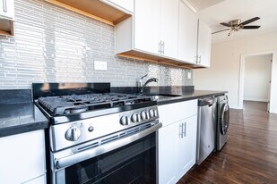 923 W Waveland Ave, Unit 1 in Chicago, IL - Building Photo