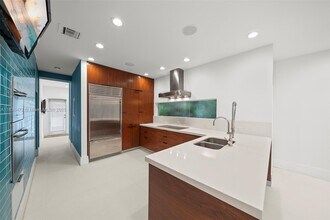 6001 N Bay Rd in Miami Beach, FL - Building Photo - Building Photo