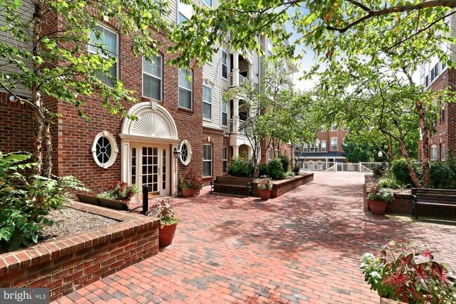 5120 Donovan Dr in Alexandria, VA - Building Photo - Building Photo