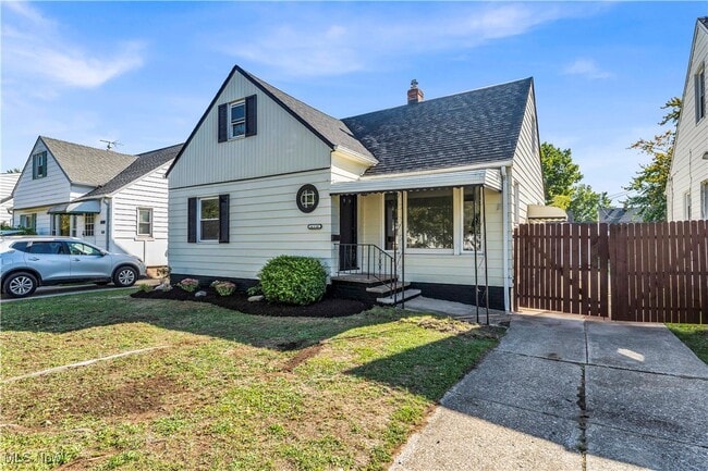 24330 Glenforest Rd in Euclid, OH - Building Photo - Building Photo