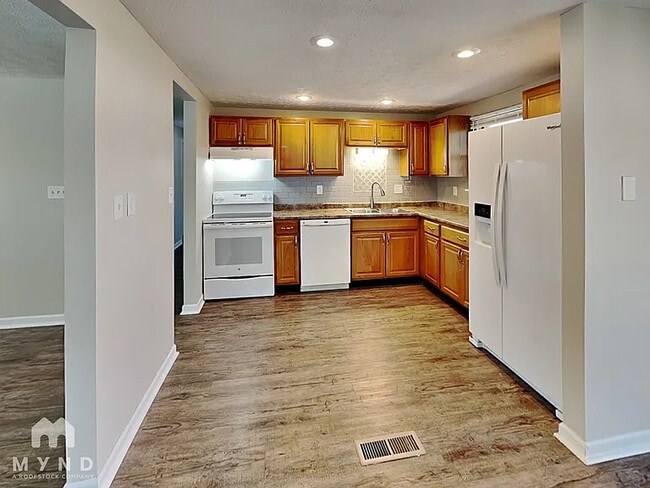 545 Pickerington Hills Dr in Pickerington, OH - Building Photo - Building Photo