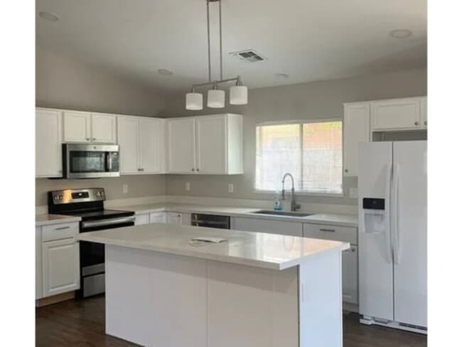 property at 1979 W Half Moon Cir