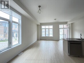 72 Lunay Dr. in Richmond Hill, ON - Building Photo - Building Photo