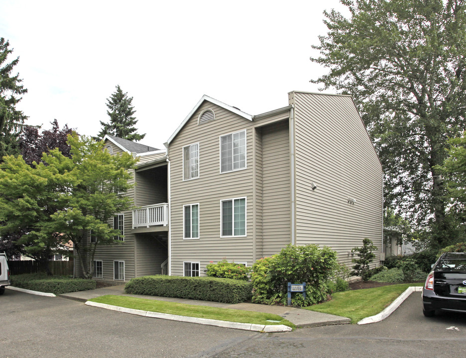 Hunnington House Apartments in Beaverton, OR - Building Photo