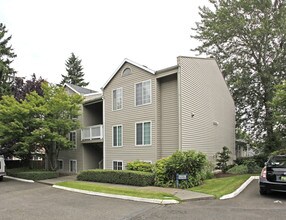 Hunnington House Apartments in Beaverton, OR - Building Photo - Building Photo