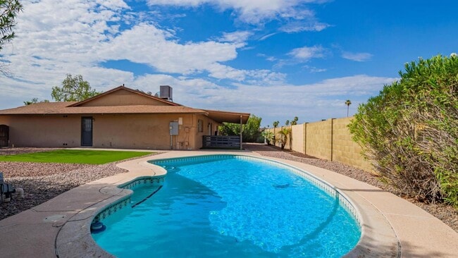 property at 3929 S Pine St