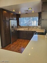 4928 Forest Oaks Dr in Las Vegas, NV - Building Photo - Building Photo