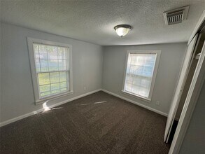 512 Rice St in Angleton, TX - Building Photo - Building Photo