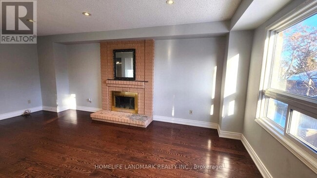 200 Forsyth Rd in Newmarket, ON - Building Photo - Building Photo