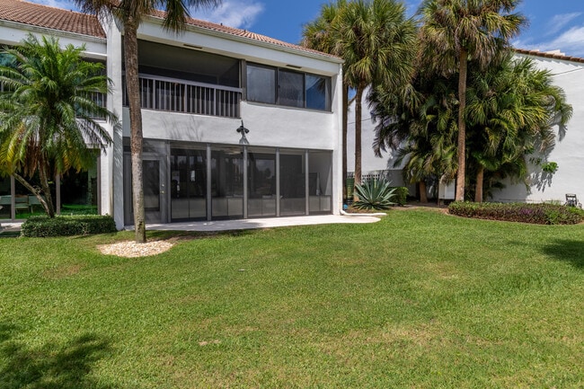 2451 Presidential Way in West Palm Beach, FL - Building Photo - Building Photo