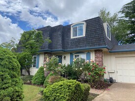 2103 Elysium Ave in Eugene, OR - Building Photo