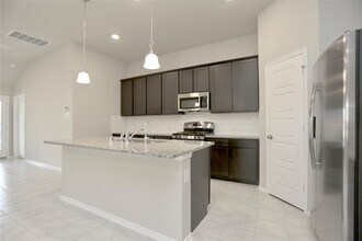 2123 Santa Ana Wy in Baytown, TX - Building Photo - Building Photo