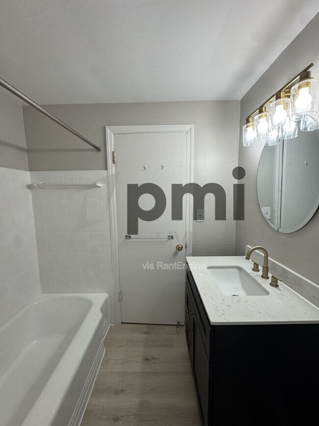 2137 Ridgeview Rd in Upper Arlington, OH - Building Photo - Building Photo