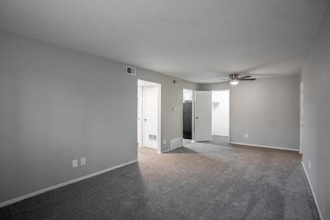 Clear Stone Place in Columbus, OH - Building Photo - Interior Photo